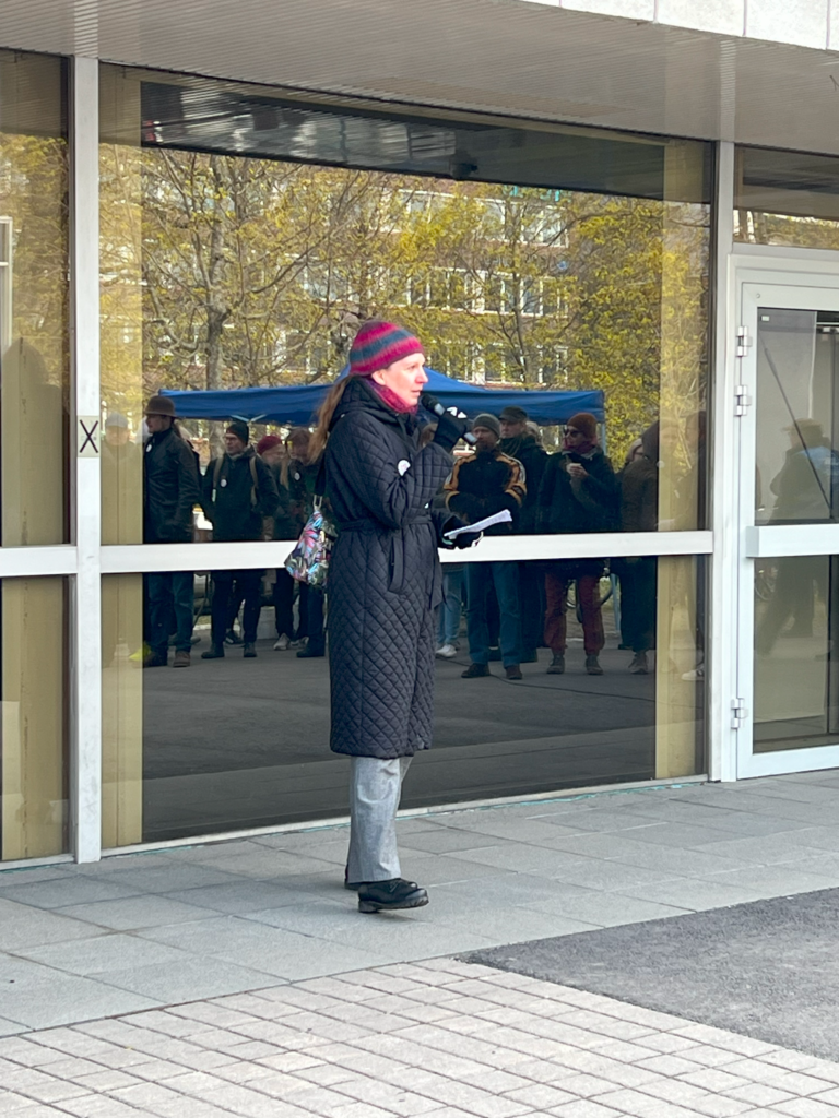 Mari Hatavra Tampereella yliopiston lakkopäivänä.
