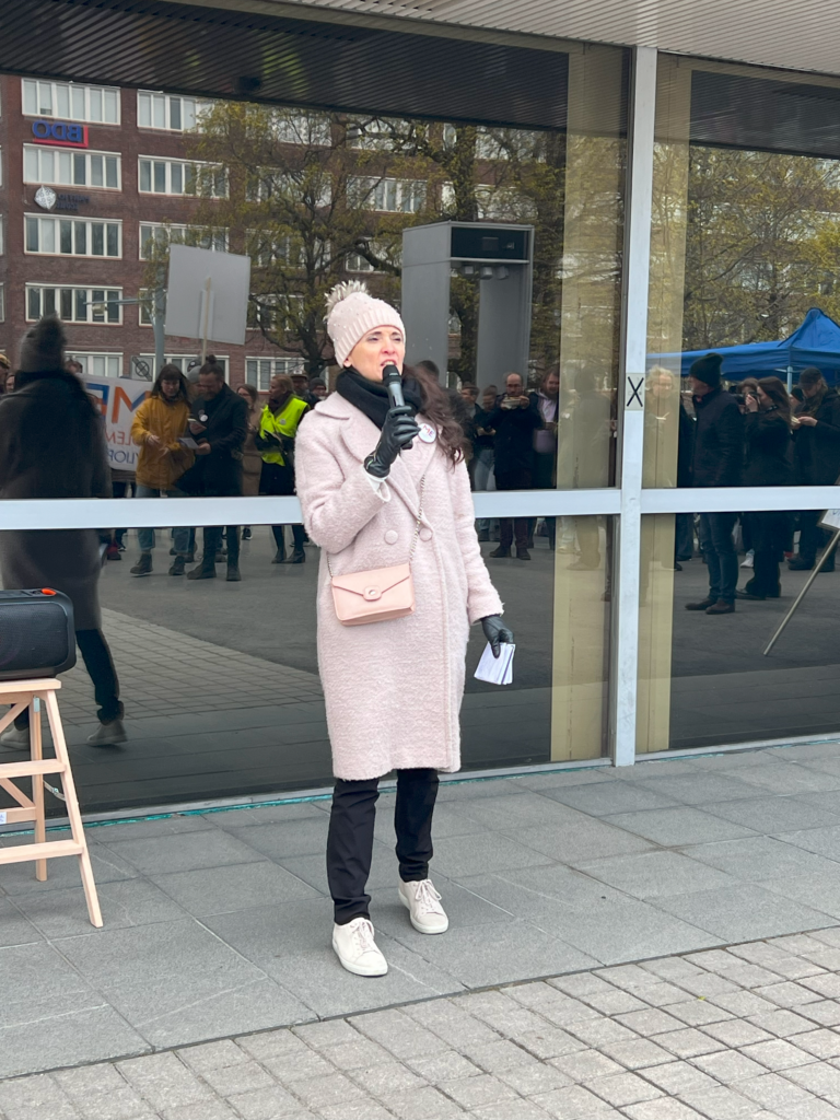 Tarja Niemelä Tampereella yliopiston lakkopäivänä.